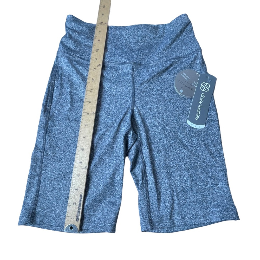 Daisy Fuentes Fit athletic shorts size Small - Picture 9 of 10